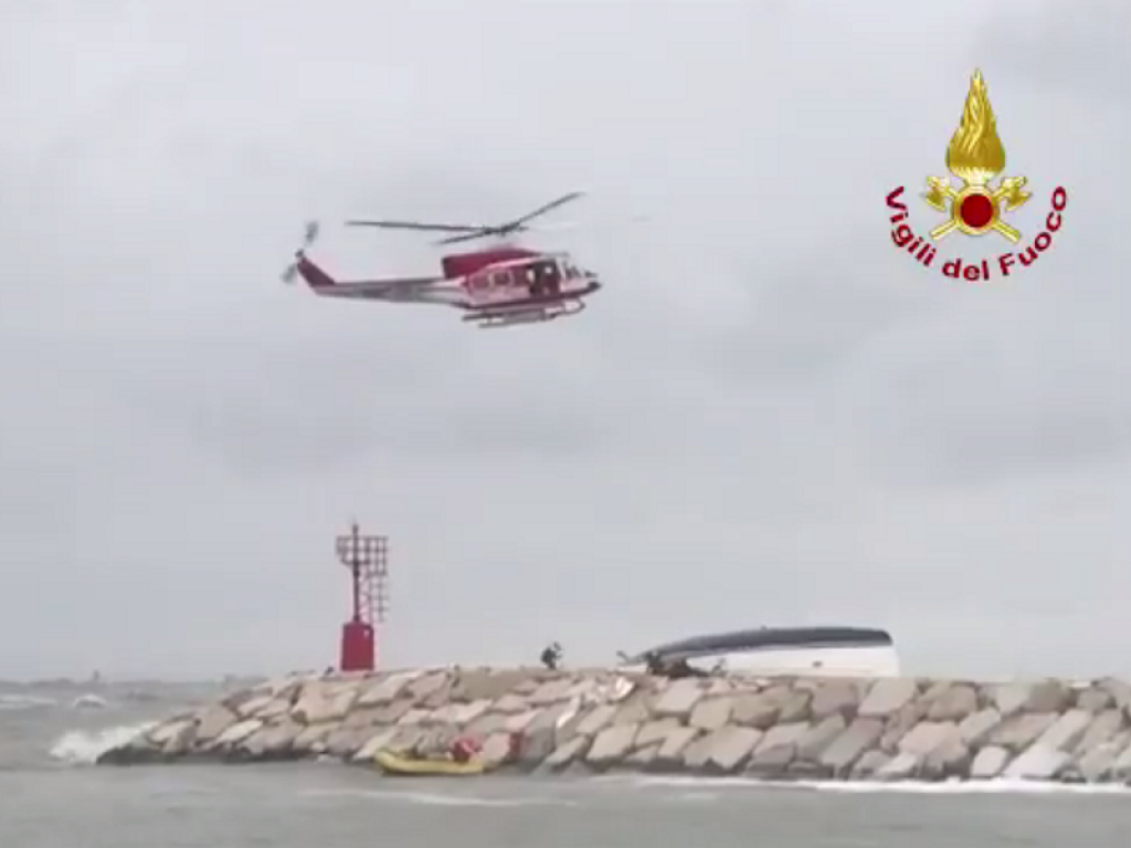 incidente braca vela rimini mare