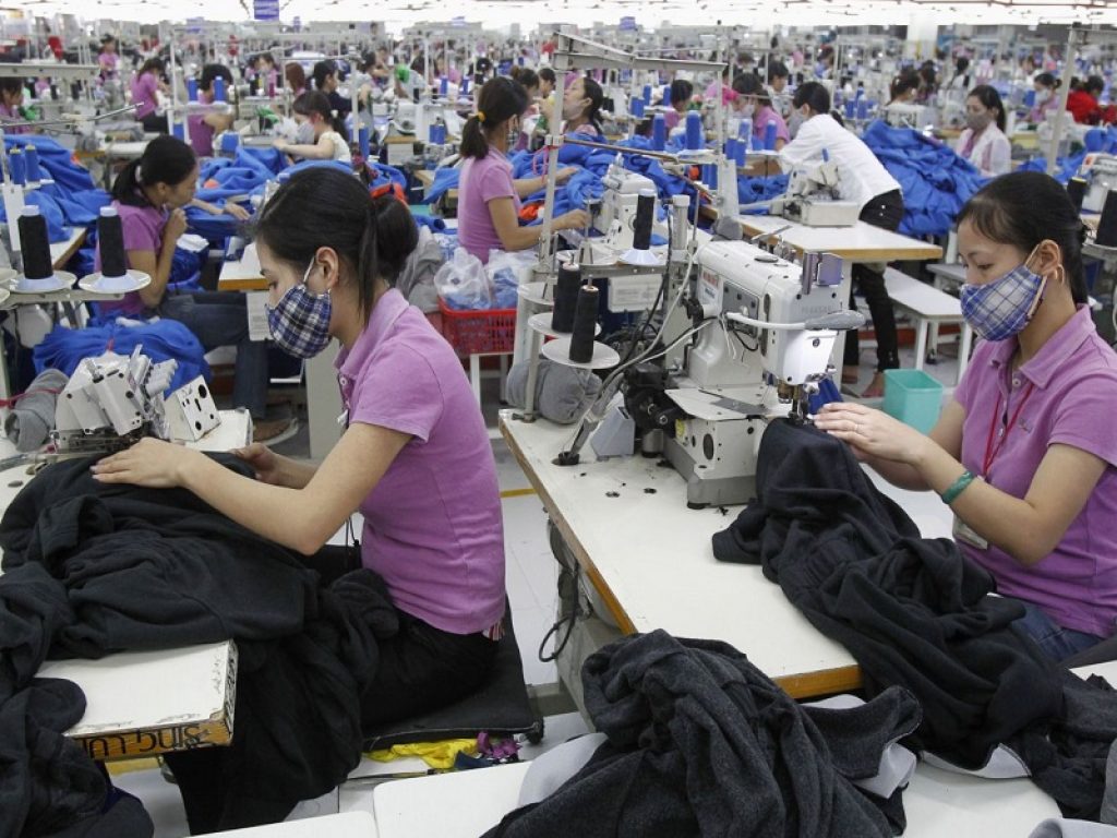 lavoratori tessile moda vestiti sfruttamento bangladesh