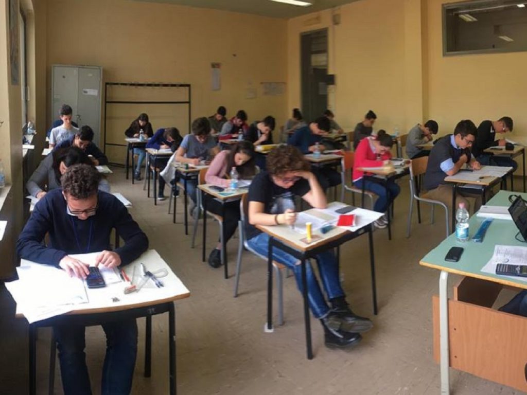 In ottanta in gara per il podio delle Olimpiadi nazionali di astronomia. Sono le ragazze e i ragazzi che si sfideranno domani a Bari nella finale della competizione, giunta alla sedicesima edizione