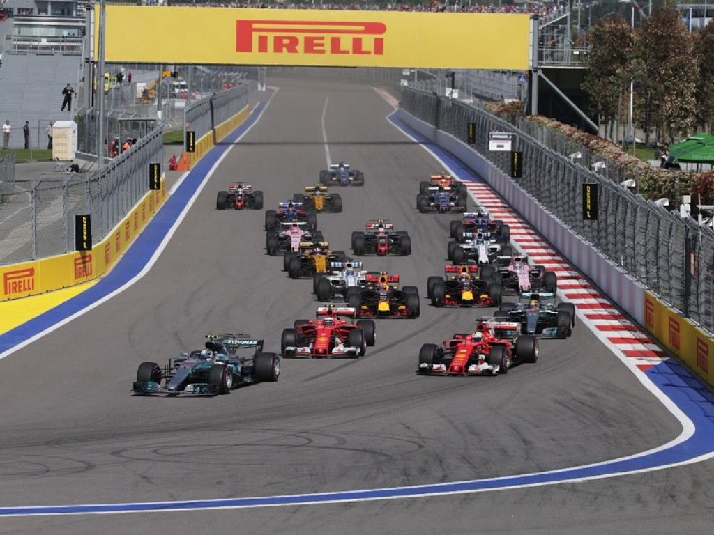 gran premio russia formula 1 bottas partenza foto vettel ferrari raikkonen