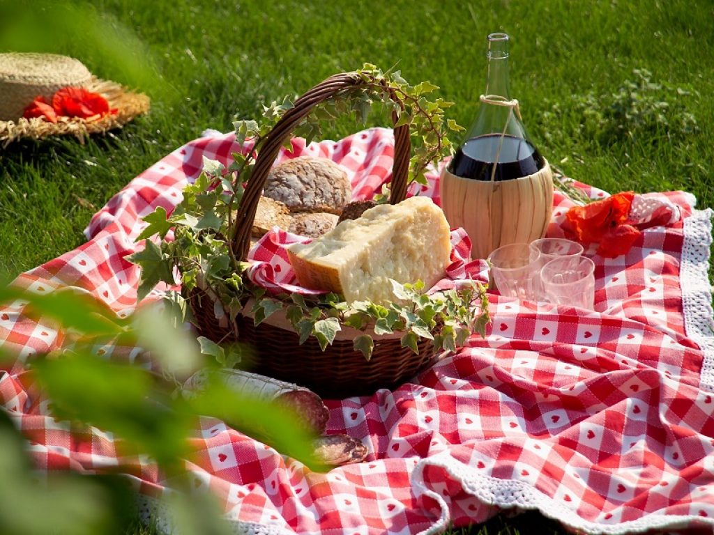 Il Primo Maggio oltre 5 milioni di italiani in vacanza ma non manca chi ha scelto la classica gita fuori porta: il decalogo della Coldiretti per il picnic