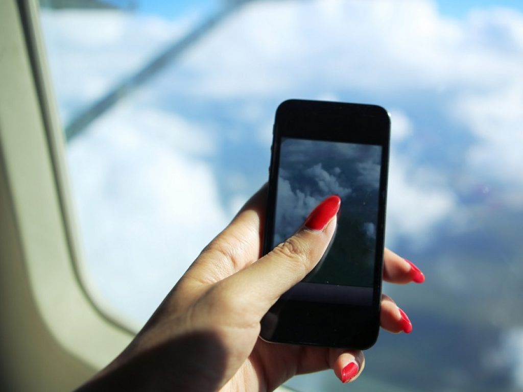 smartphone aereo connessione internet wi-fi