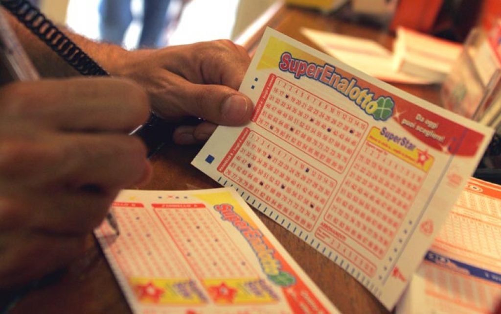 Estrazione Superenalotto di oggi, giovedì 29 dicembre 2022. Combinazione vincente del 29/12/2022, jackpot e le quote, archivio estrazioni e verifica vincite.