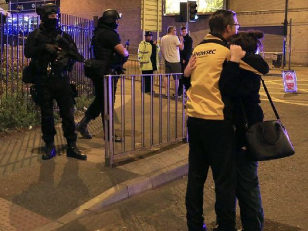 attentato concerto ariana grande manchester arena