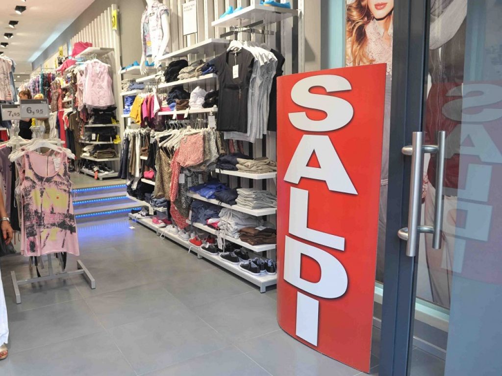 Dieci consigli per evitare fregature ai saldi estivi 2018