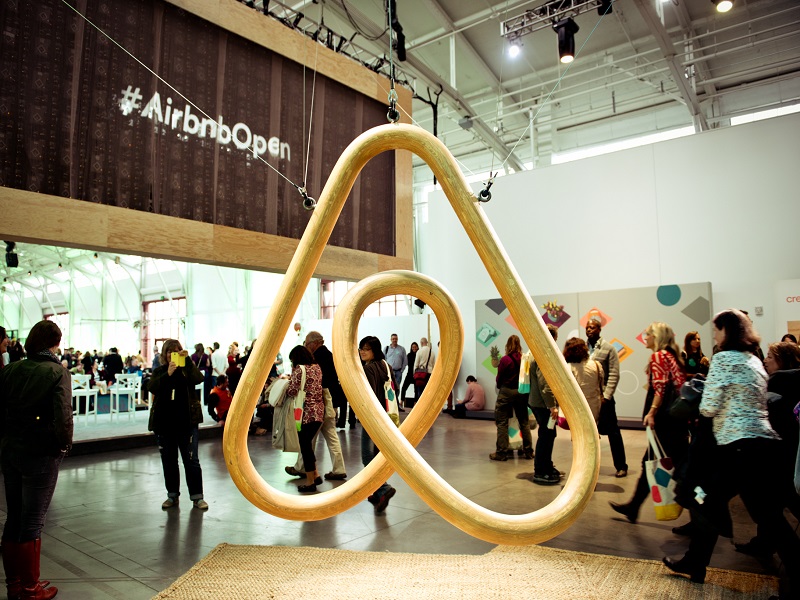 airbnb sharing economy uber parlamento europeo