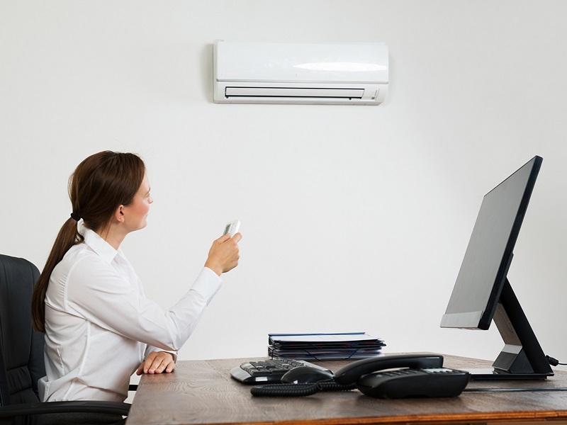 I 10 consigli ENEA per ridurre i consumi dei condizionatori: consentono di ottenere benefici ambientali e risparmi fino al 7% sul totale della bolletta elettrica