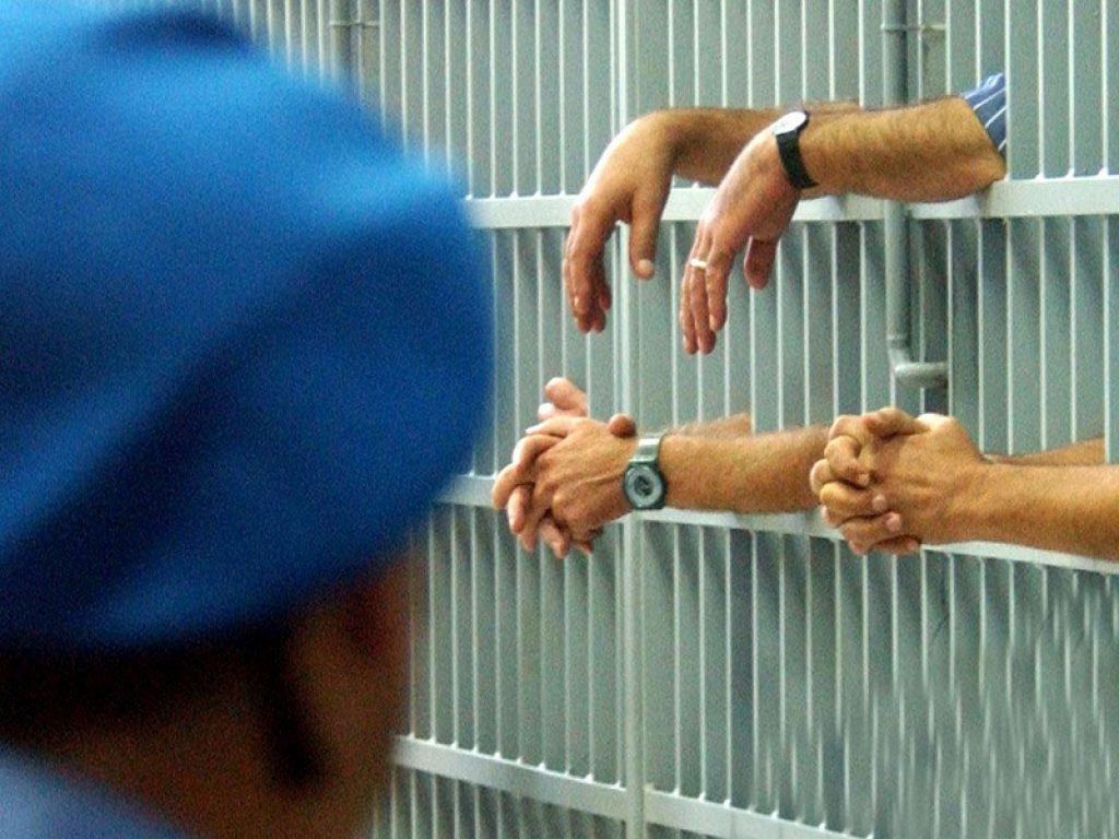 Il SAPPE denuncia un altro episodio di violenza nel carcere di Terni: un detenuto ha fratturato il naso a un poliziotto, sequestrato un bisturi