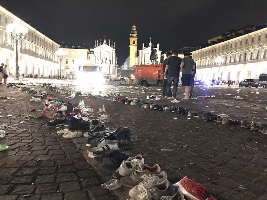 piazza san carlo torino tifosi panico