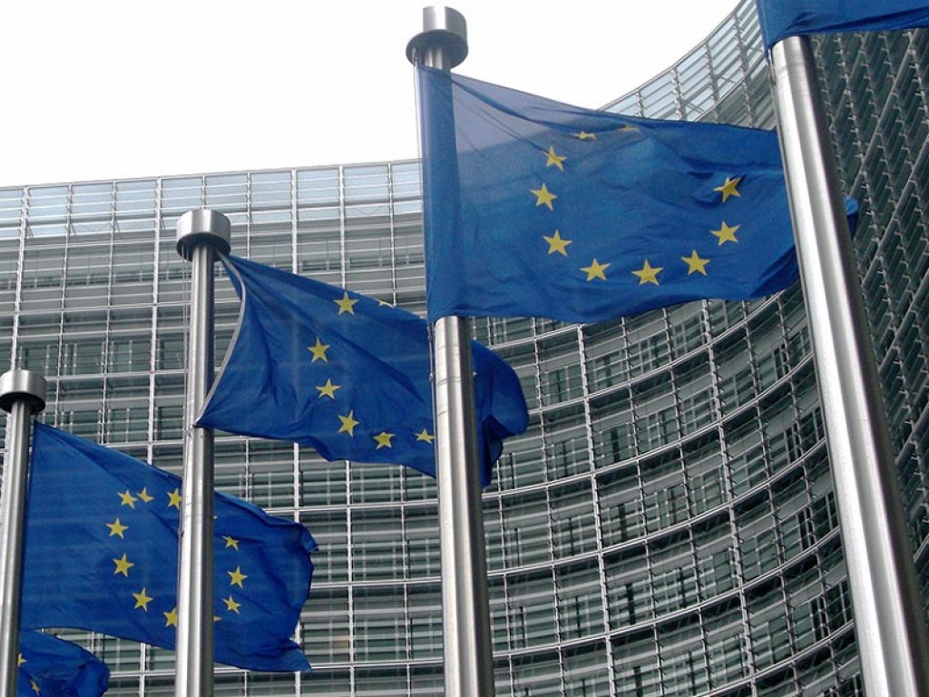 Alla riunione dei ministri dell'Interno UE via libera unanime all'entrata della Croazia, che farà anche parte dell'Eurozona, nello Spazio Schengen. Veto di Olanda e Austria su Bulgaria e Romania