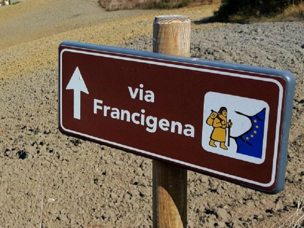 La Via Francigena diventa sempre più internazionale e a mettersi in cammino sono pellegrini di tutte le età: i numeri aiuteranno la ripartenza