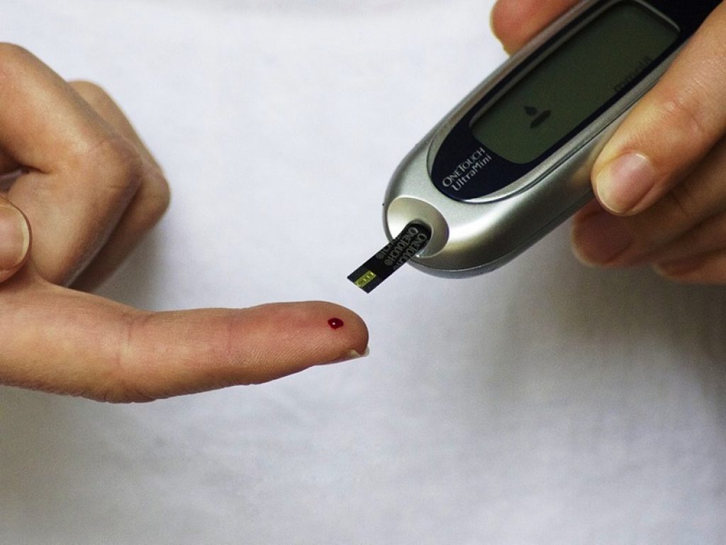 Diabete nei bimbi: le raccomandazioni a genitori e medici su come riconoscerlo per tempo e rallentarne l’evoluzione grazie ai cambiamenti dello stile di vita