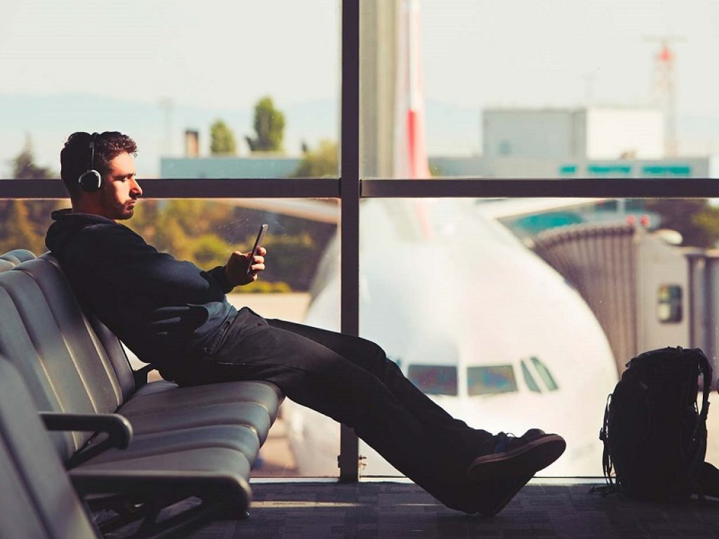 overbooking aereo viaggio vacanza partenza aeroporto