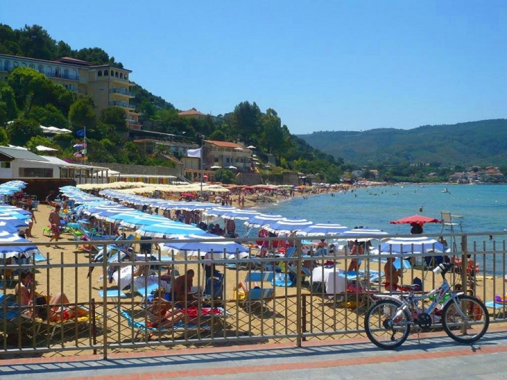 spiaggia pozzillo parcheggio abusivo