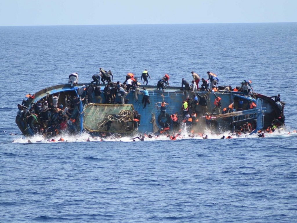 migranti emergenza barcone politica governo
