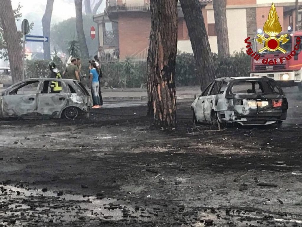 incendio marina di grosseto domenica foto
