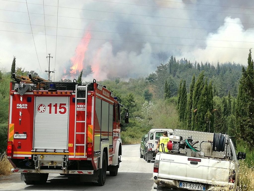 incendio piancastagnaio monte amiata foto