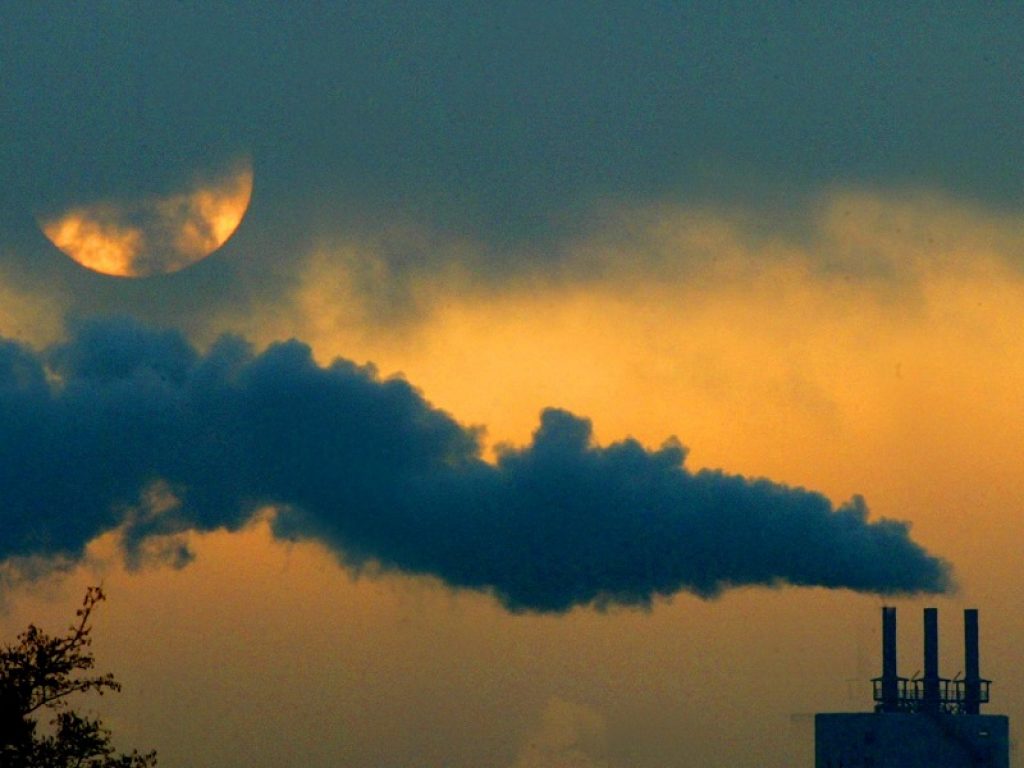 La causa sul clima intentata da gruppi ambientalisti nel 2014 obbliga il governo olandese a ridurre le emissioni del 25% entro la fine del 2020