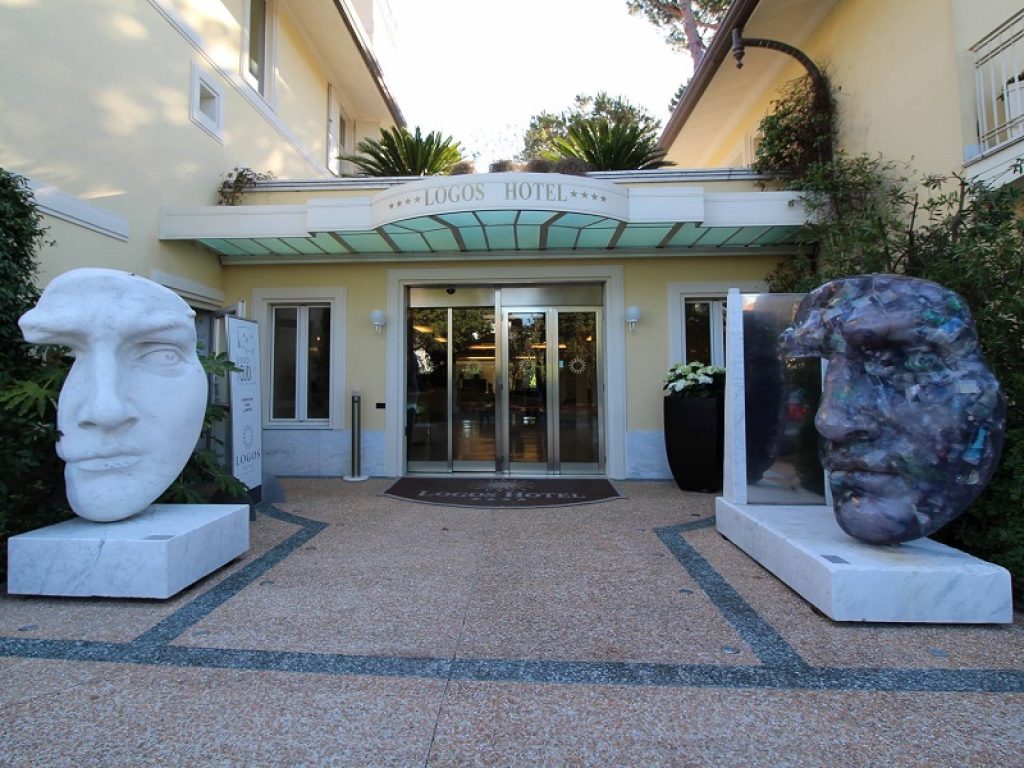 mostra forte dei marmi logos contemporary art