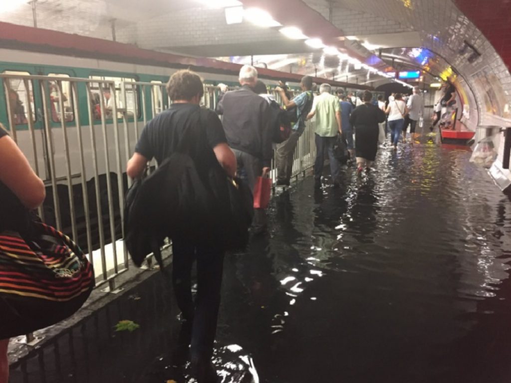 maltempo parigi allagamenti