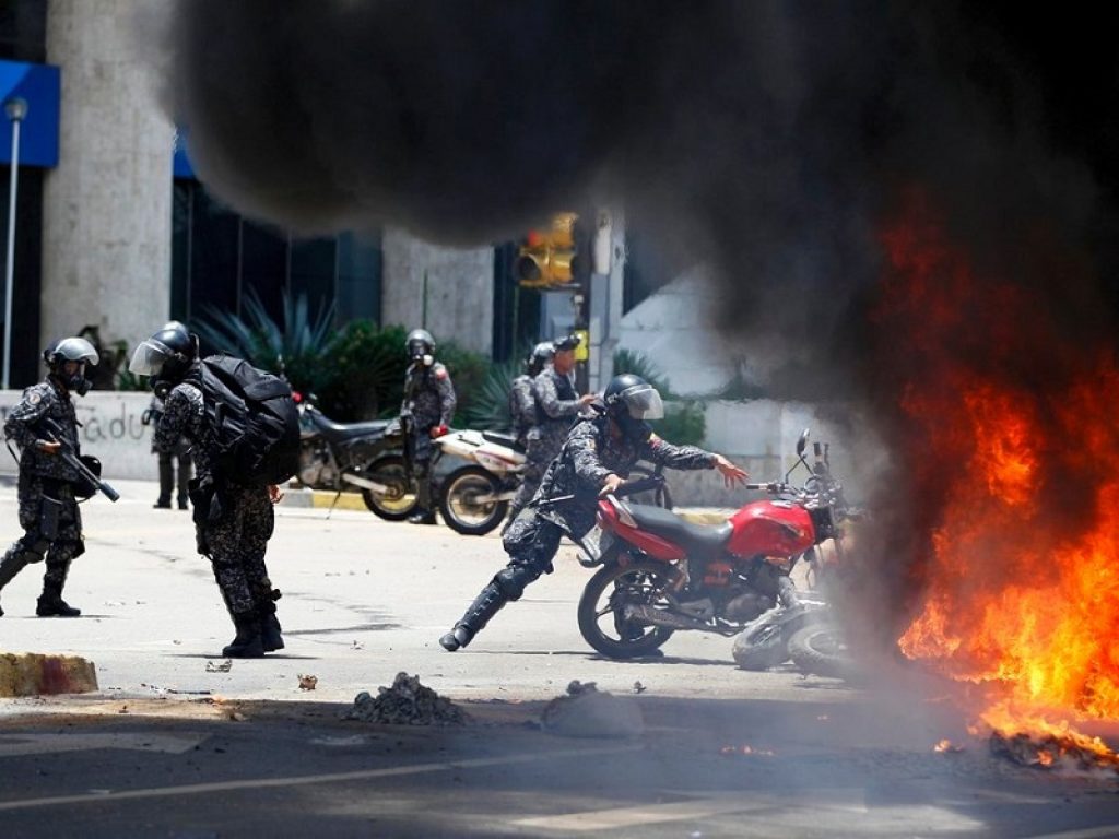 venezuela news oggi scontri caracas maduro