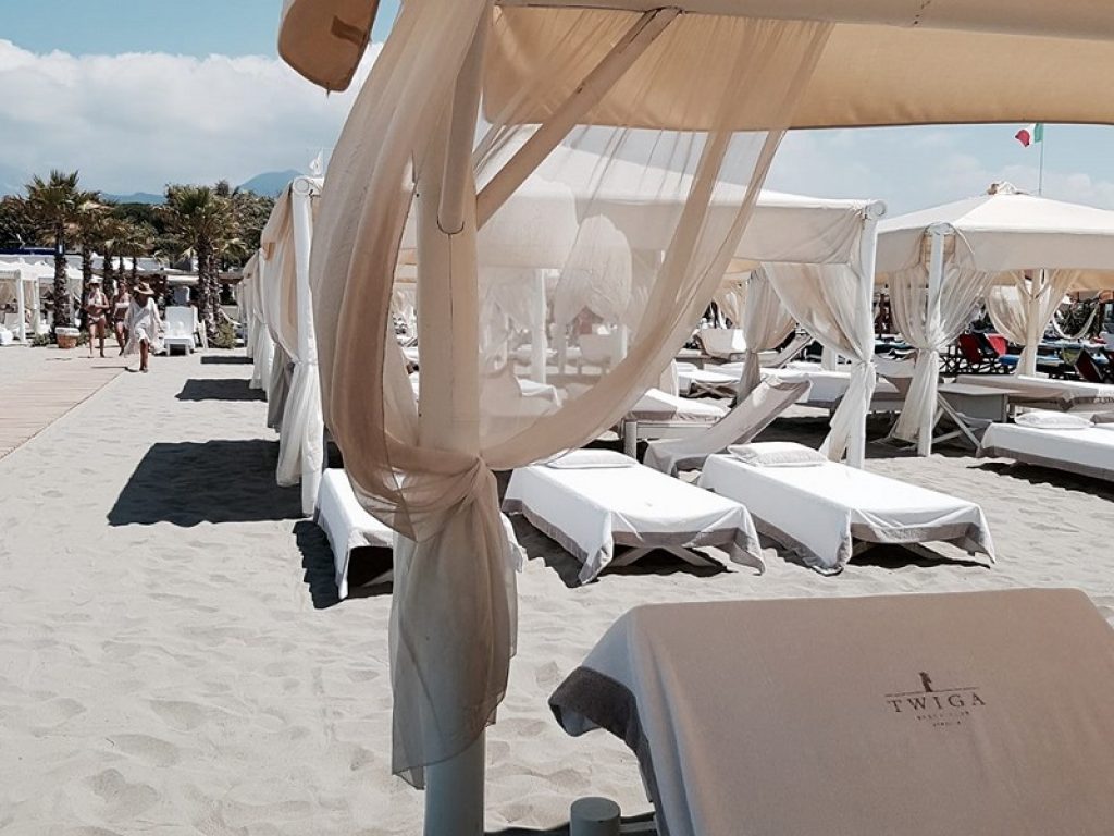 Codacons attacca gli stabilimenti balneari di “lusso” che incassano milioni di euro all’anno ma pagano pochi “spiccioli” allo Stato per le concessioni demaniali