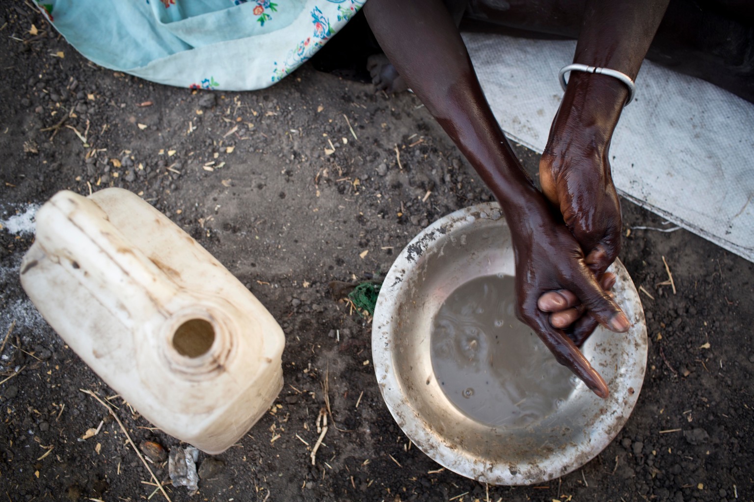 Giornata Mondiale dell'Acqua del 22 marzo: secondo l'UNICEF, ogni giorno oltre 700 bambini muoiono per malattie legate ad acqua non pulita e scarse condizioni igienico-sanitarie.