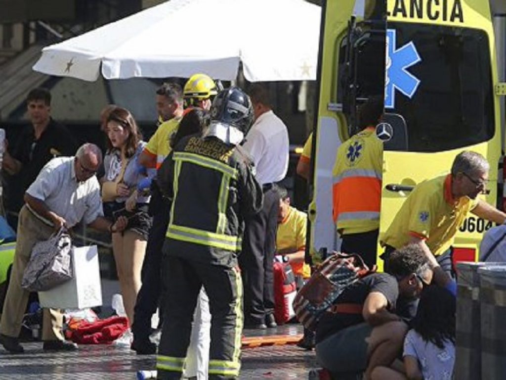 attentato barcellona terrorismo isis soccorsi feriti