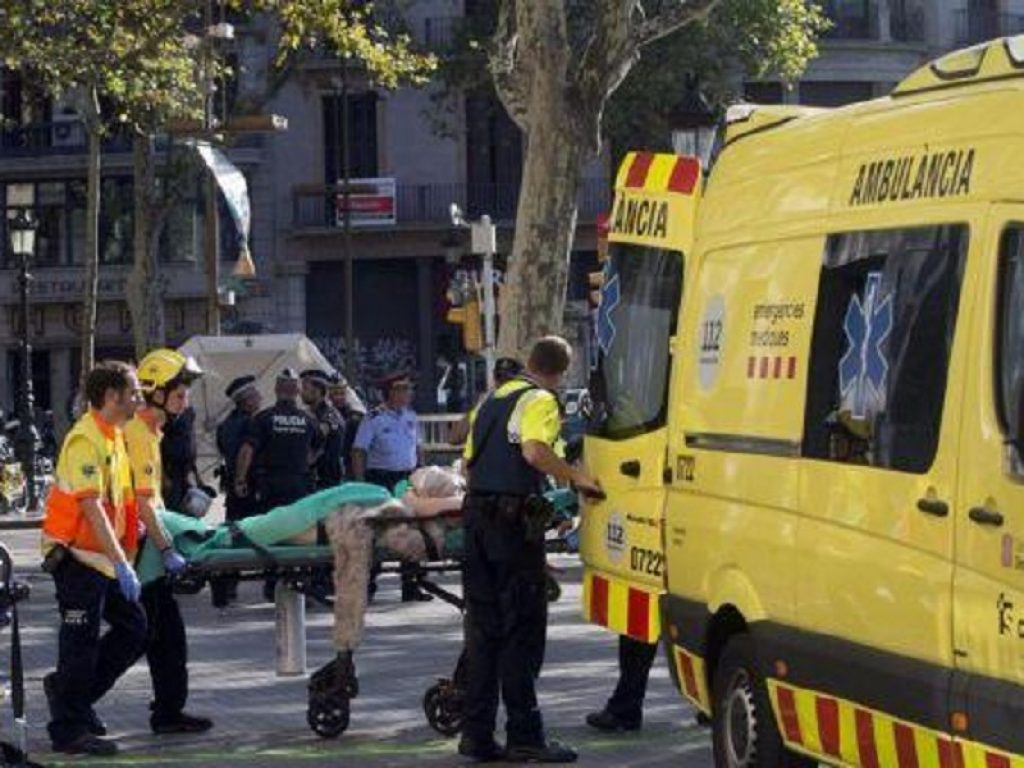 attentato barcellona feriti italiani farnesina terrorismo isis