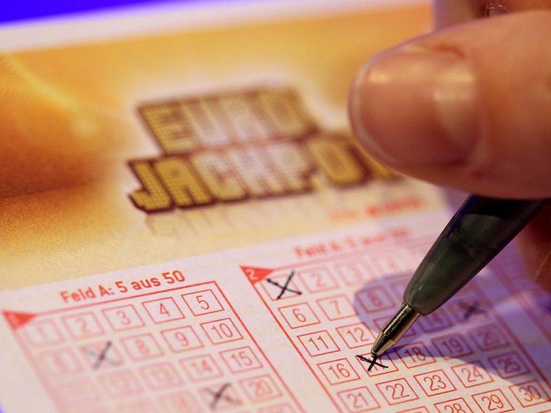 Estrazione Eurojackpot di martedì 30 luglio 2024. Numeri vincenti del concorso del 30/7/2024, archivio estrazioni, combinazione e quote in Italia.