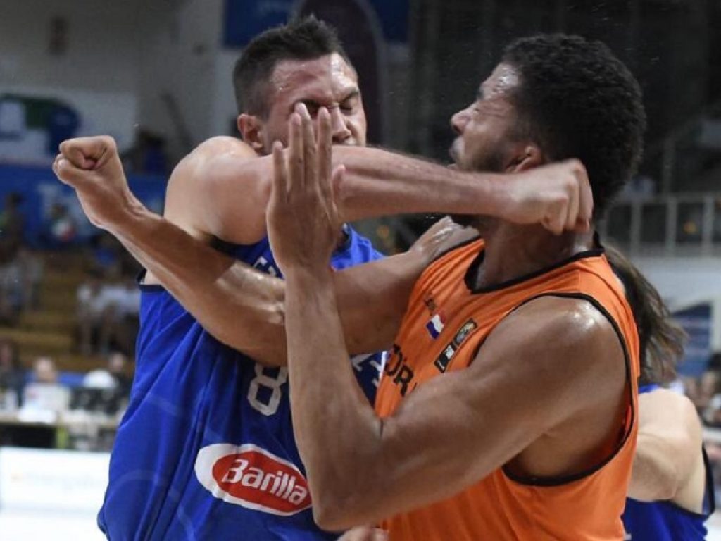 gallinari trentino cup pugno kok italia basket