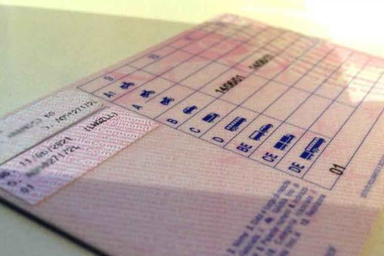 Sciopero delle autoscuole oggi in tutta Italia, per protestare contro l'introduzione dell'Iva al 22% sulle patenti. Codacons chiede risposte al Governo