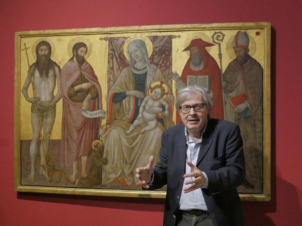 Sgarbi scende in campo per la Capitale: “Mi candido a sindaco di Roma. Via autovelox, musei gratis e scuola alle 10”