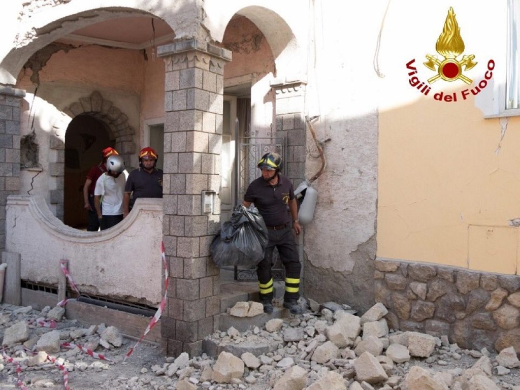 terremoto ischia sfollati casamicciola danni