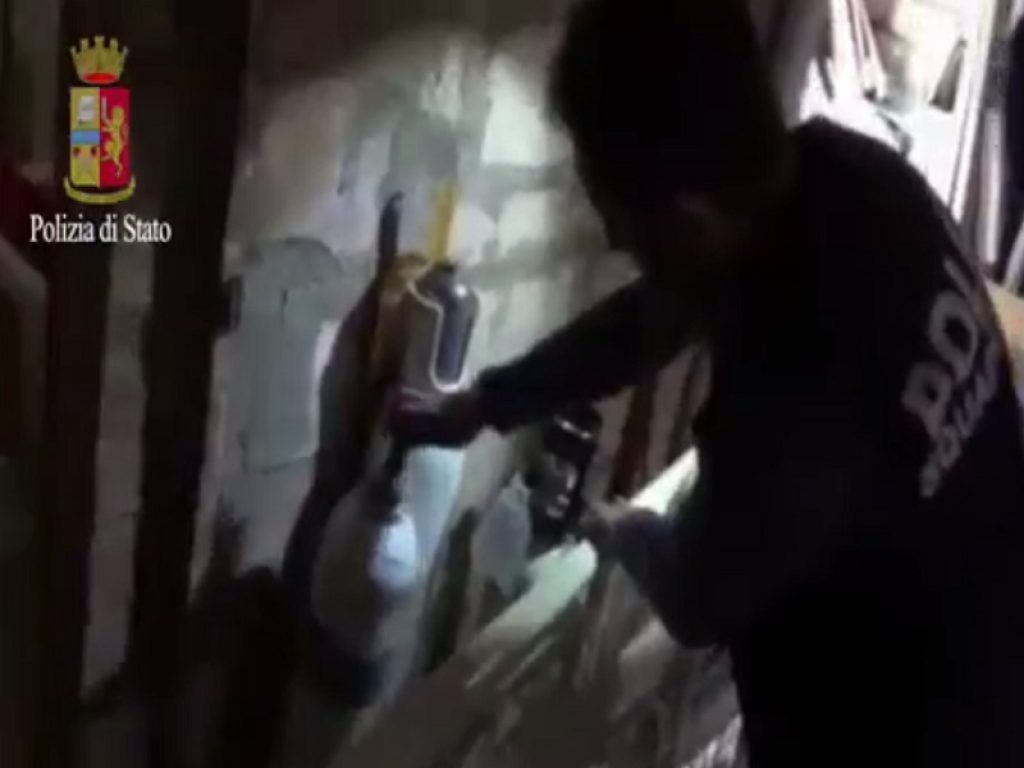 furto medicine ospedale vittoria ragusa infermiere arrestate