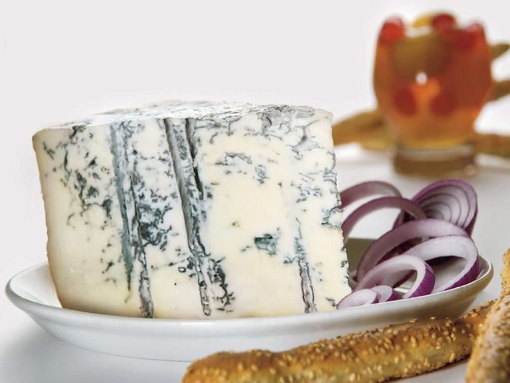 cina formaggi italiani divieto