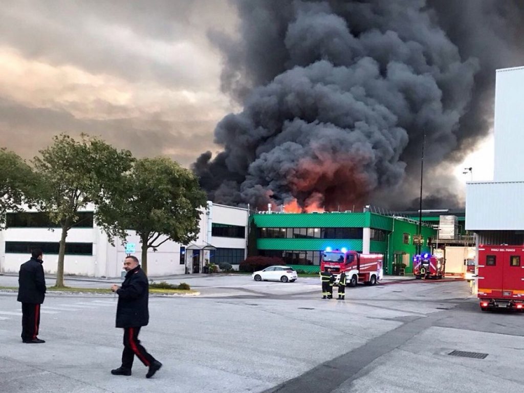 Escluso il dolo come causa del rogo che nel settembre 2017 ha distrutto 6.000 metri quadri dello stabilimento Roncadin di Meduno