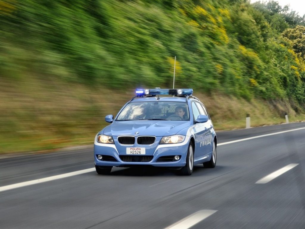 A Perugia la Polizia di Stato ha sgominato una banda di cittadini rumeni che aveva messo a segno almeno dieci furti di trattori o altri veicoli in tutto il Centro Italia
