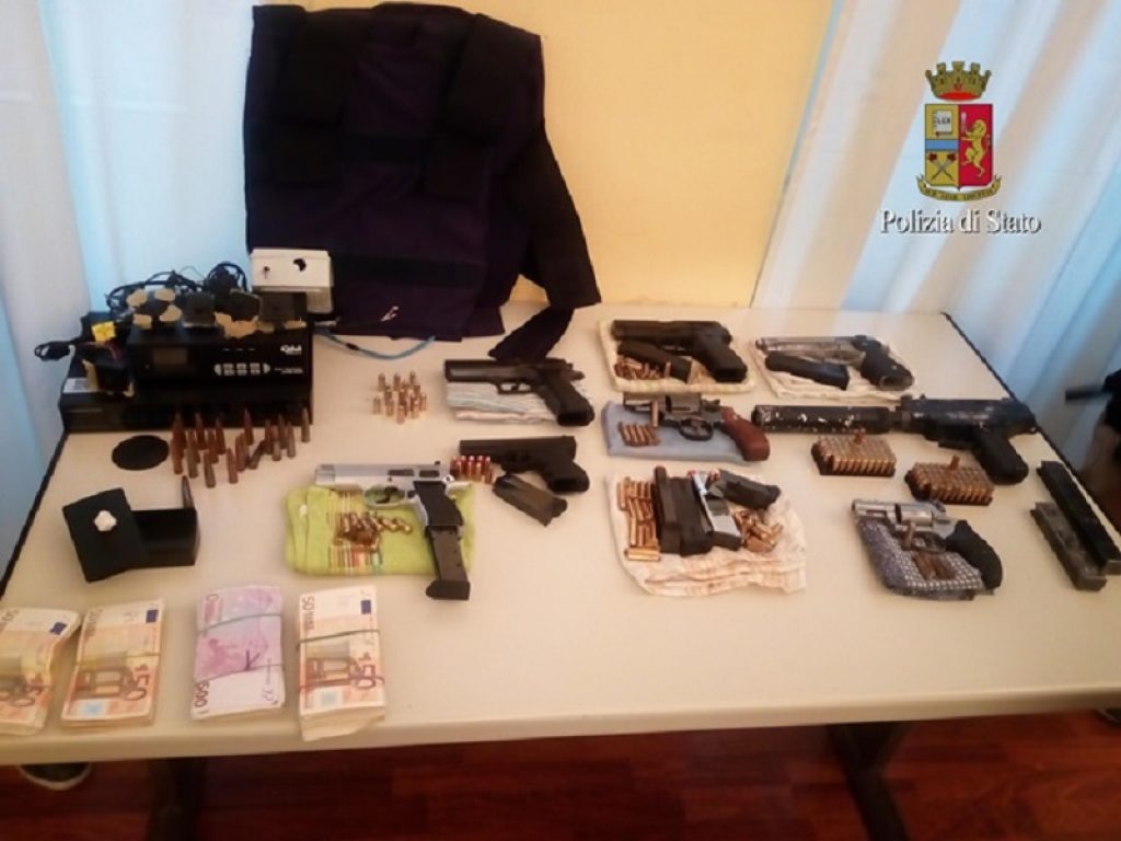 sequestro armi quartiere japigia bari polizia di stato