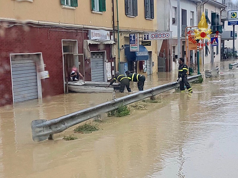 La richiesta di Fernando Cordella, Presidente di FILP VVF e Antonio Barone, Segretario Generale FEDERDISTAT VVF-FC: "I Vigili del fuoco devono essere inseriti in una legge quadro sul dissesto"