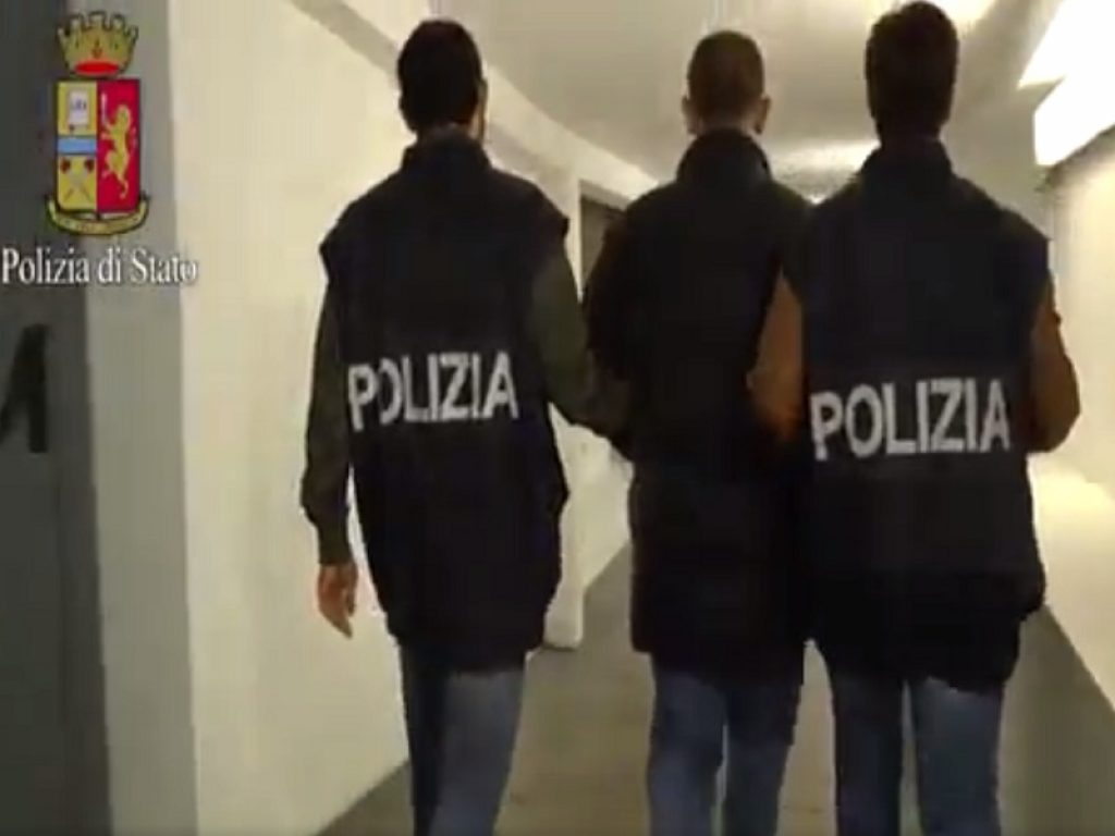 arresto milano pedofilo violenza sessuale bambina cinese