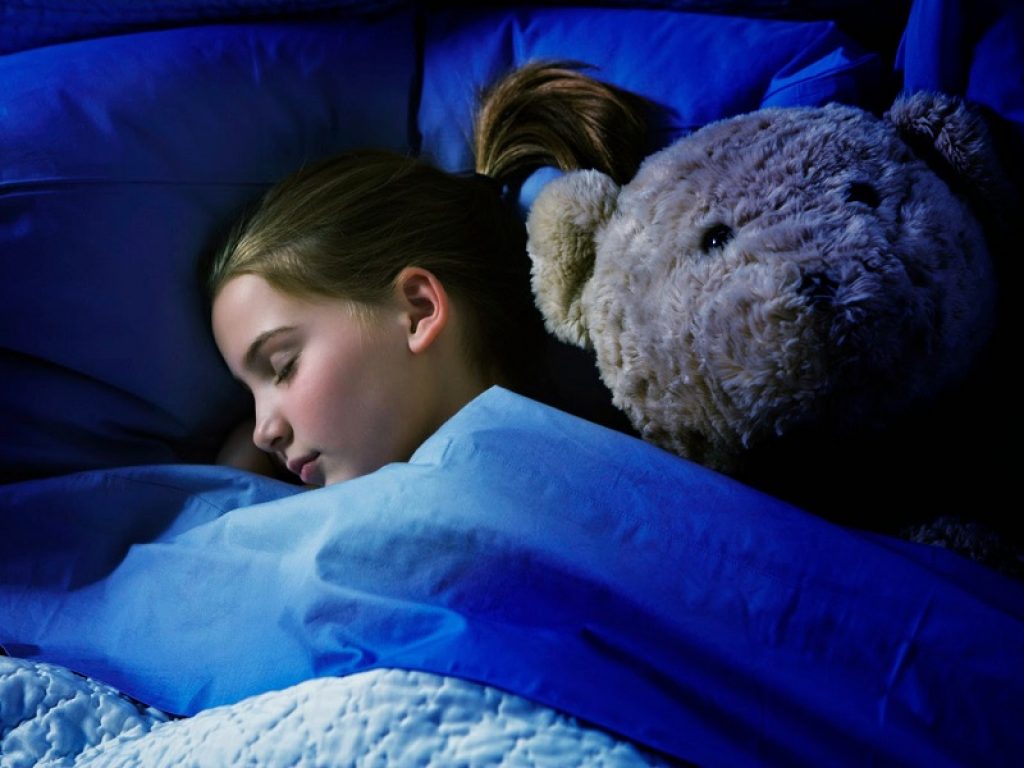 Il russamento di solito si “scopre” perché riferito dal partner. Esiste però un esame per valutarne l’entità e la gravità delle apnee notturne: la polisonnografia