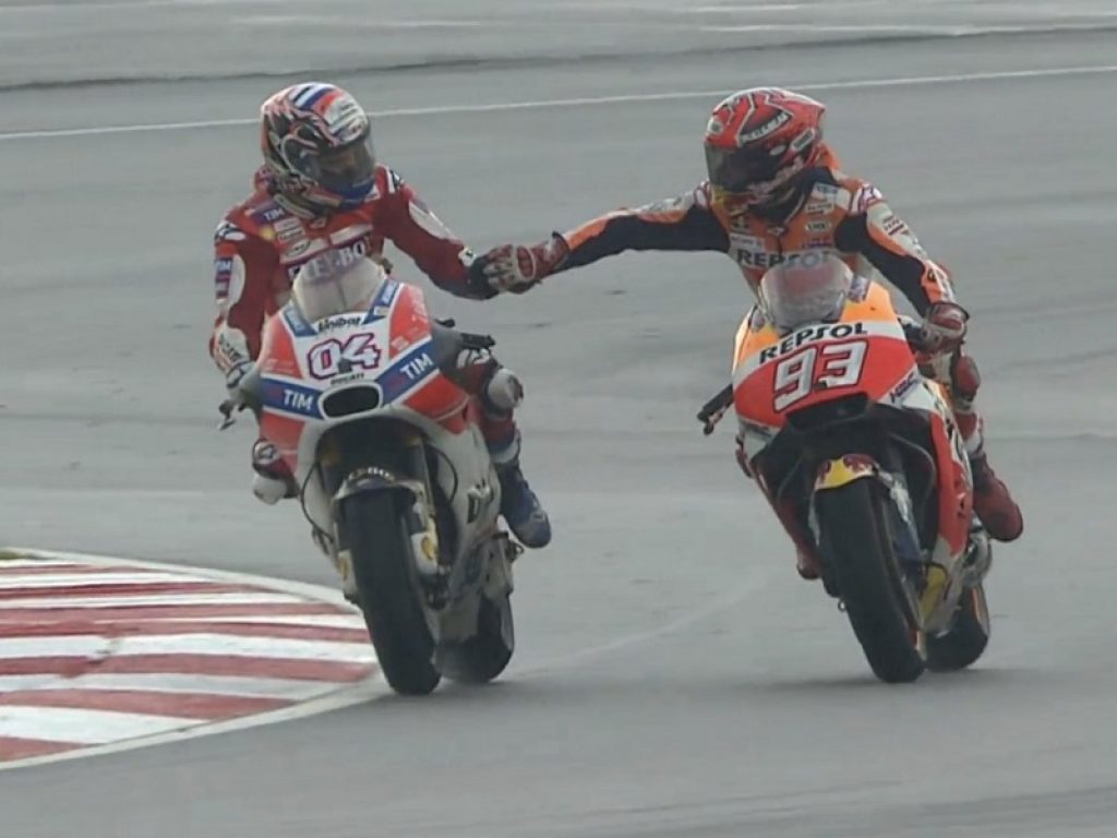 Il pilota spagnolo Marquez vola già nelle previsioni dei bookmaker sul prossimo mondiale di MotoGp. Valentino Rossi dietro Lorenzo e Dovizioso, che insegue il campione del mondo in carica