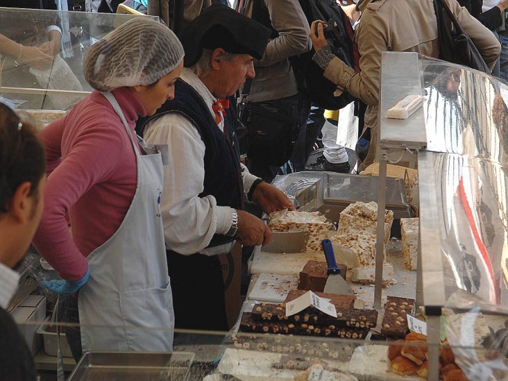 Sconti e promozioni per chi utilizzerà il treno per raggiungere Perugia in occasione di Eurochocolate dal 19 ottobre: oltre 50 i collegamenti a disposizione ogni giorno, promozioni riservate anche agli abbonati dell’Umbria