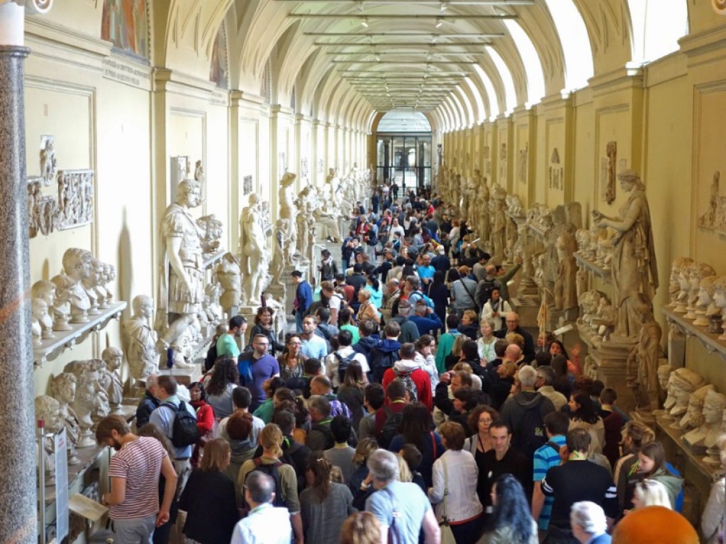 Da oggi al 25 ottobre tornano le aperture straordinarie notturne dei Musei Vaticani: saranno accessibili al pubblico tutti i venerdì sera dalle 19 alle 23