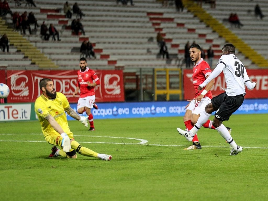 pronostici serie b pronostico partite bari ascoli cesena novara venezia frosinone salernitana empoli palermo entella cremonese perugia spezia cittadella