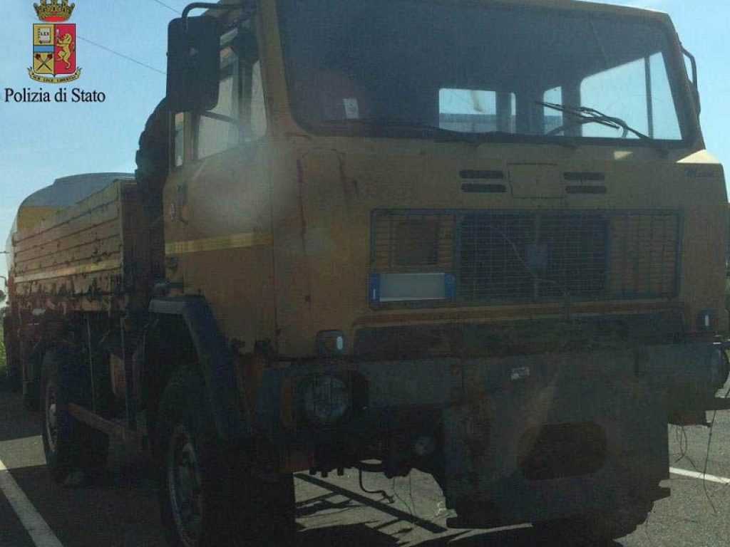 traffico illegale veicoli militari dismessi italia somalia