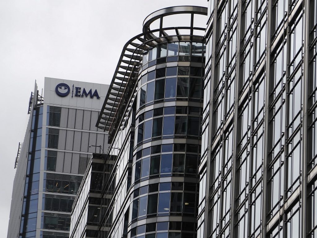 Il discusso trasferimento ad Amsterdam della sede EMA, l'Agenzia europea del farmaco, dopo la Brexit è approdato oggi al Parlamento europeo: via libera dell'Aula ma gli eurodeputati chiedono tempi certi e una nuova procedura per designare le sedi delle agenzie UE