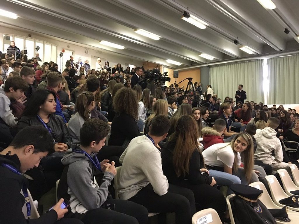 youpol app denuncia segnalazioni bullismo spaccio droga