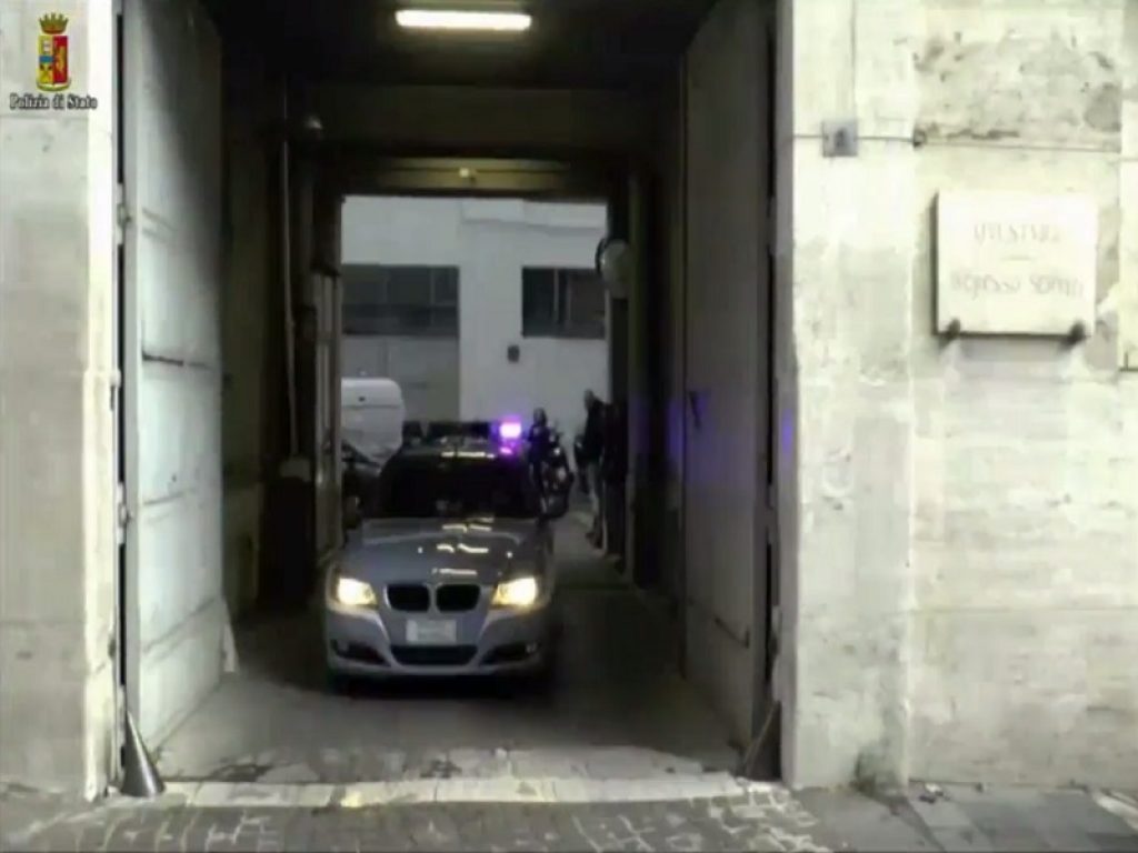 polizia arresti clan mallardo camorra campania toscana napoli firenze